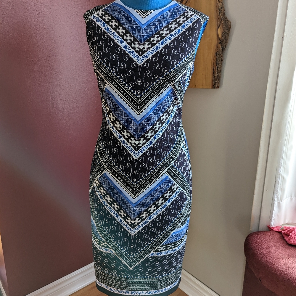 Sleeveless geometric multi blue, white and black Vince Camuto size 4 dress
